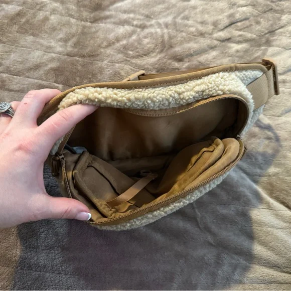 Time and Tru Fleece Lined Fanny Pack Tan/ Beige - Picture 2 of 4